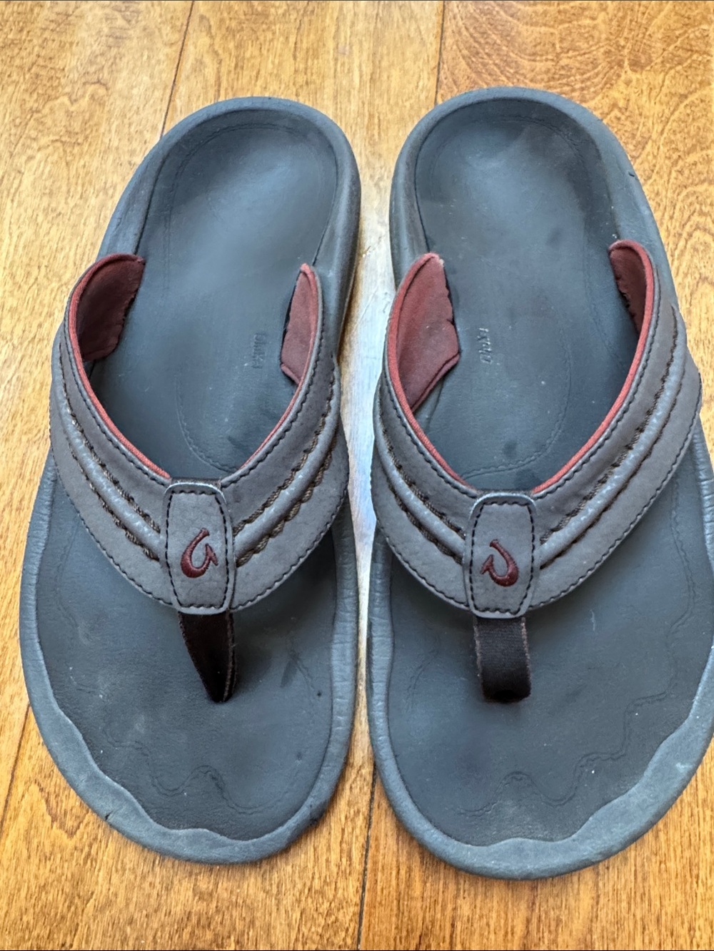 Men’s Wide Olukai brown and Black Flip Flop Sandals 10.5
